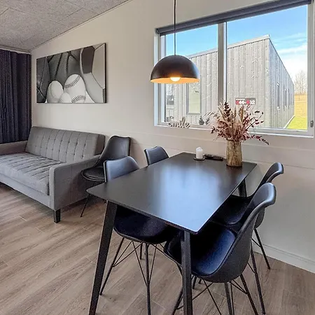 2 Bedroom Beautiful In Lägenhet Vejen