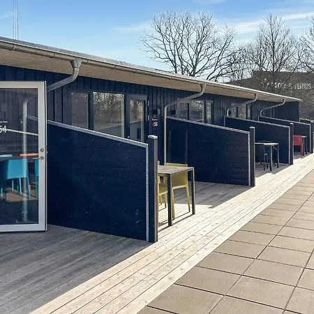2 Bedroom Beautiful In Apartment *