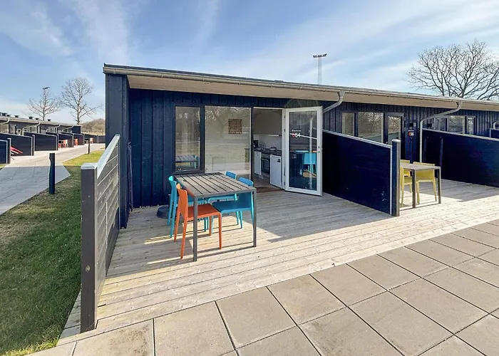 2 Bedroom Beautiful In Lägenhet Vejen